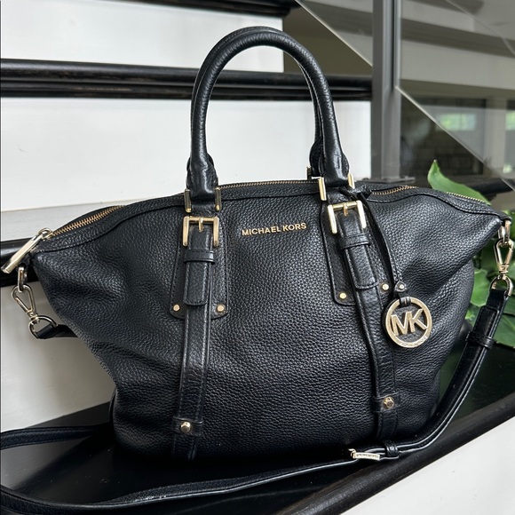 Michael Kors Pebbled Leather Satchel Crossbody Strap very nice like new - Picture 1 of 10